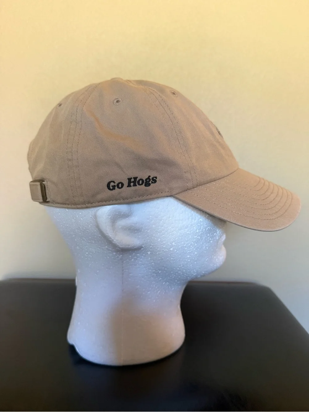 Arkansas Razorbacks Leaning Hog A Hat